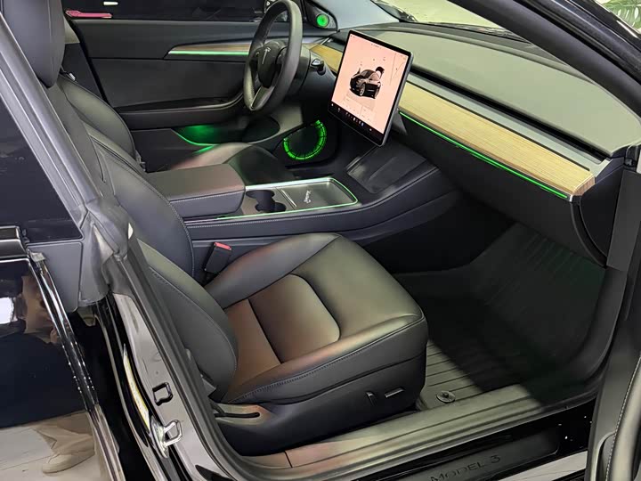 Фото 14 - Tesla Model 3