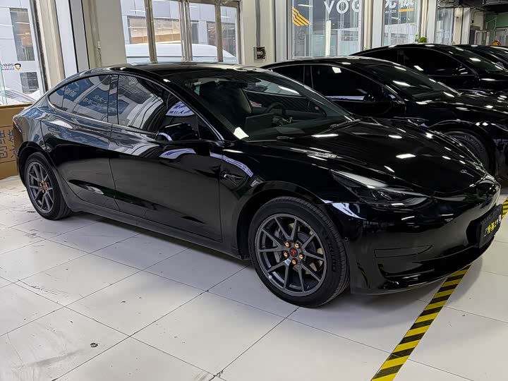 Фото 3 - Tesla Model 3