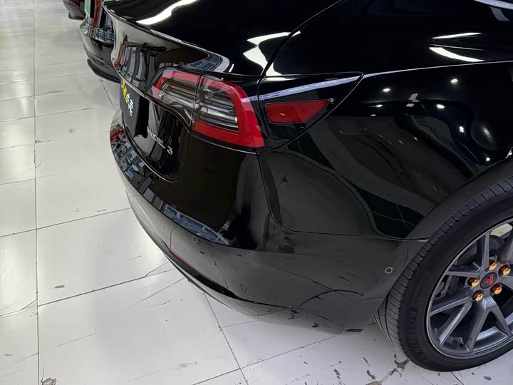 Фото 4 - Tesla Model 3