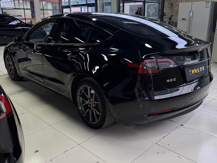 Фото 5 - Tesla Model 3