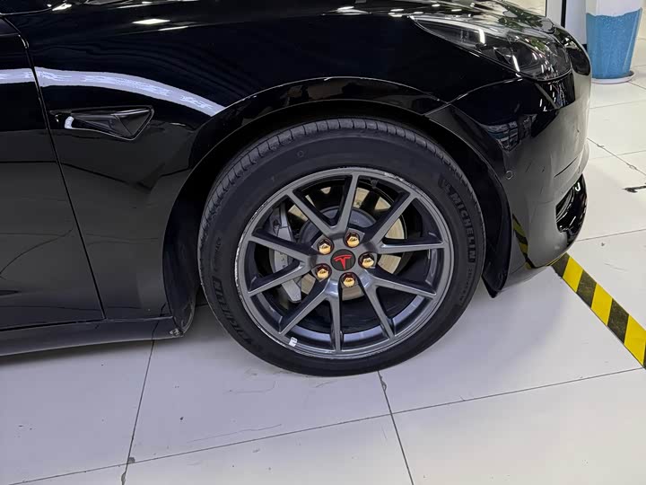 Фото 6 - Tesla Model 3