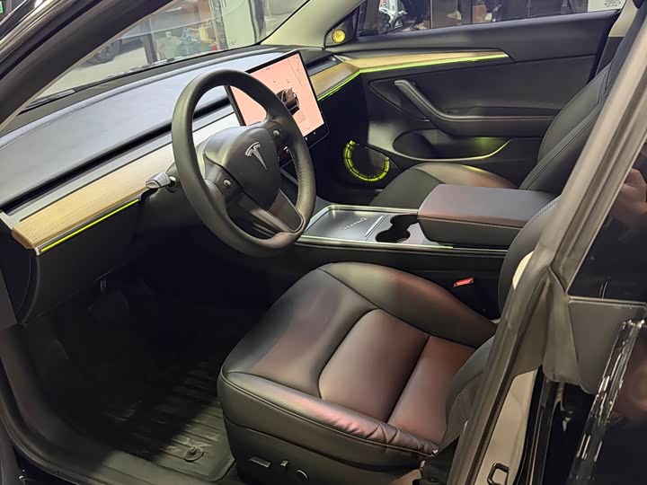 Фото 8 - Tesla Model 3