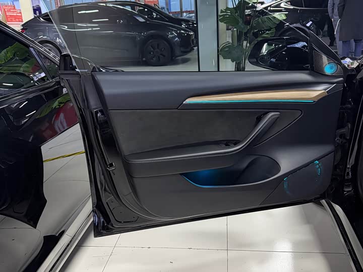 Фото 9 - Tesla Model 3