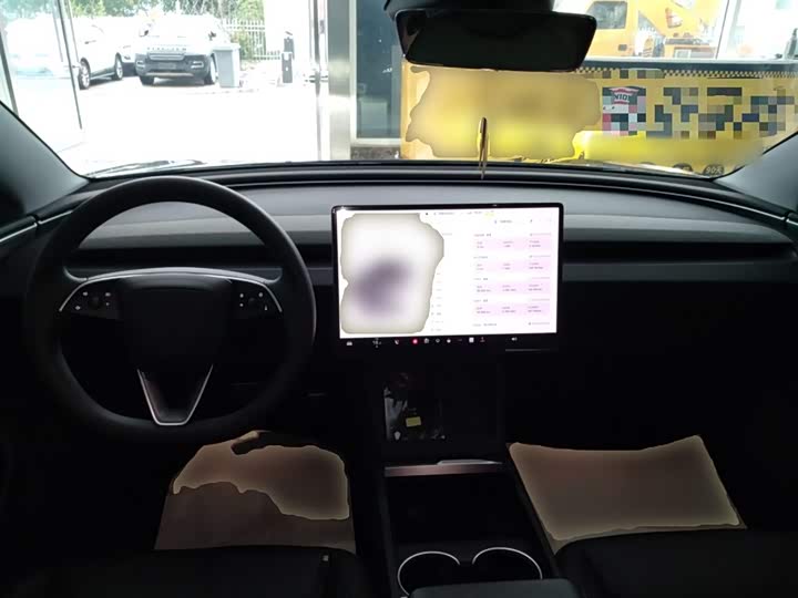 Фото 10 - Tesla Model 3