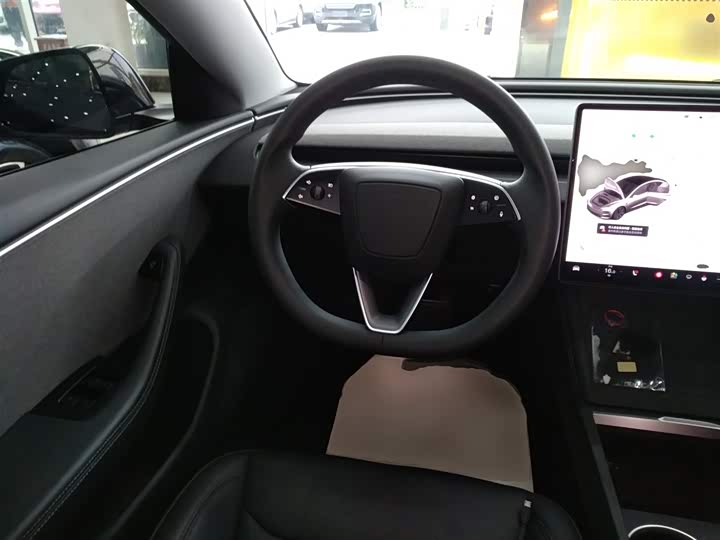 Фото 11 - Tesla Model 3