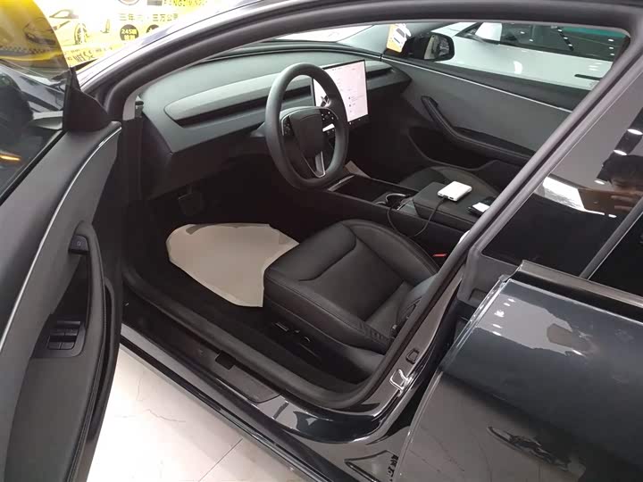 Фото 15 - Tesla Model 3