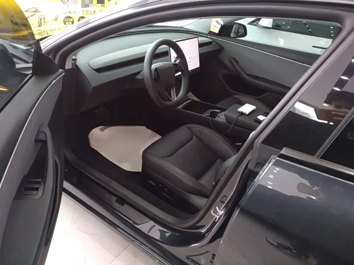 Фото 16 - Tesla Model 3