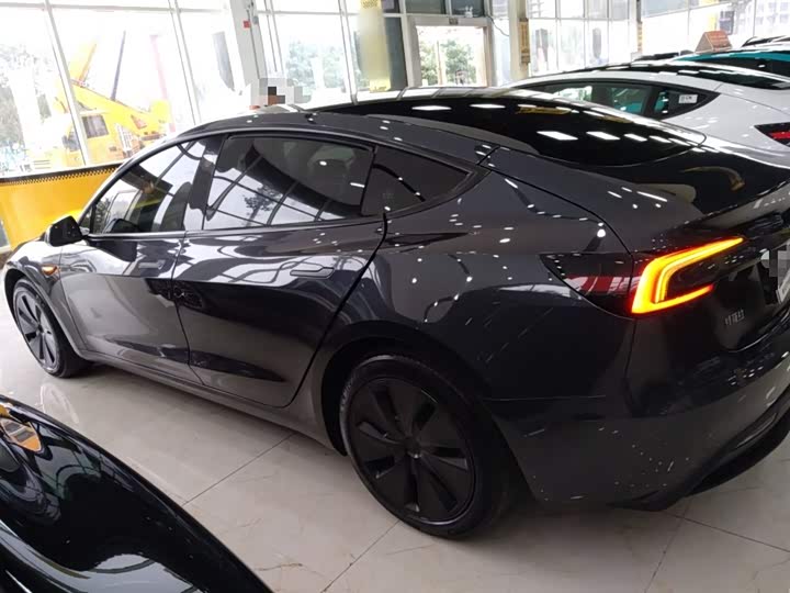 Фото 5 - Tesla Model 3