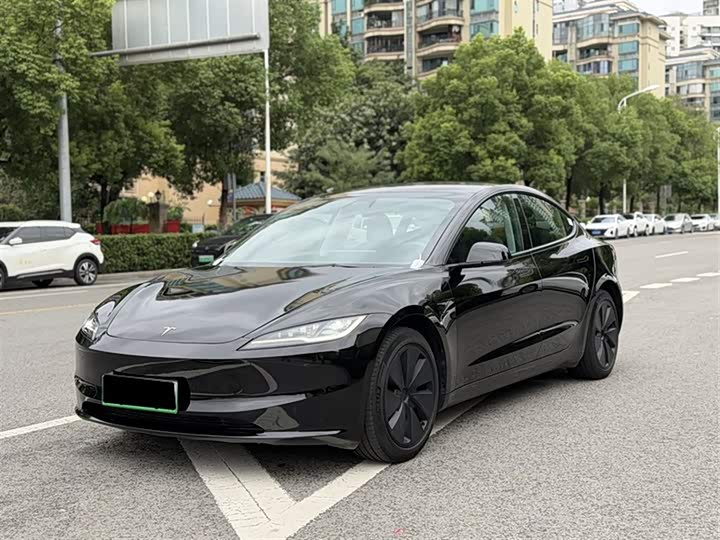 Фото 1 - Tesla Model 3