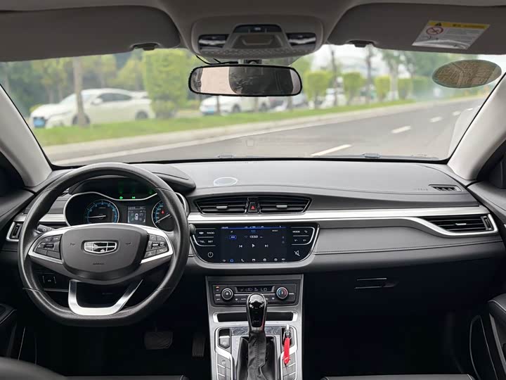 Фото 10 - Geely Emgrand