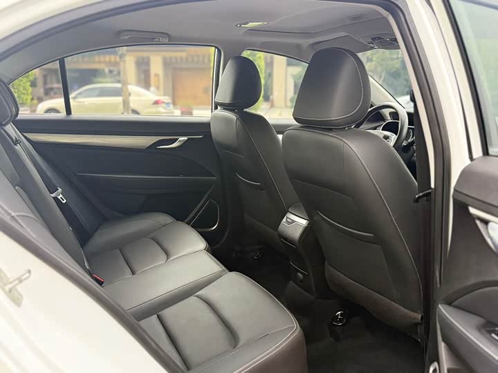 Фото 12 - Geely Emgrand