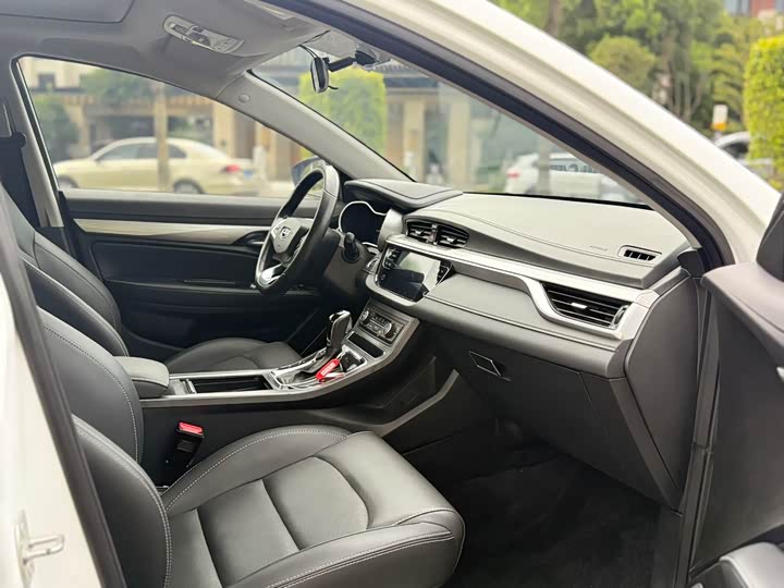 Фото 13 - Geely Emgrand