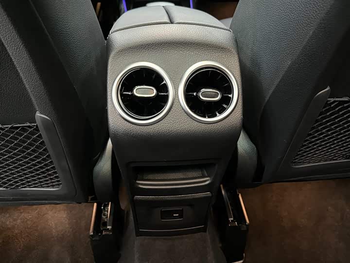 Фото 16 - Mercedes-Benz GLA-Class