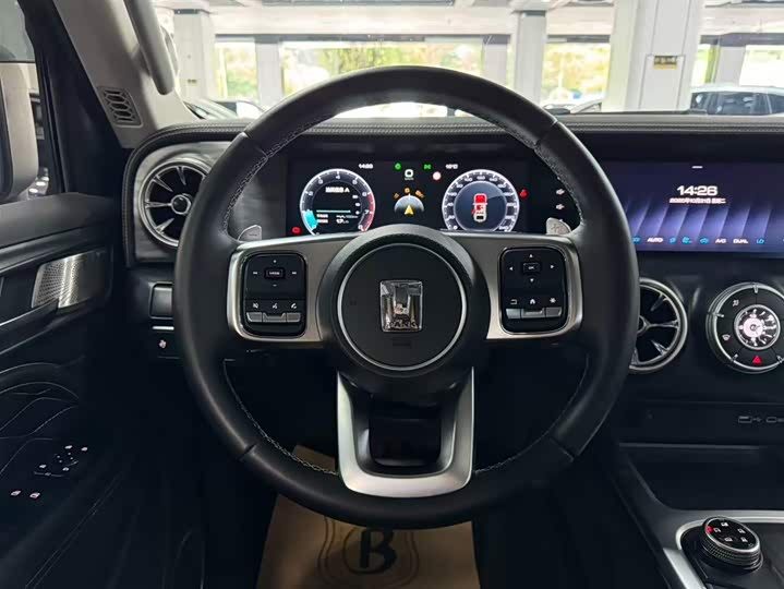 Фото 9 - Tank 300