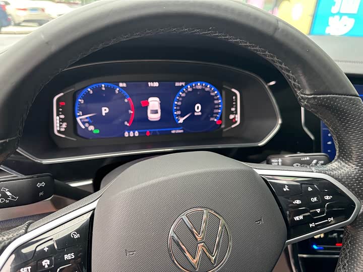 Фото 10 - Volkswagen Passat