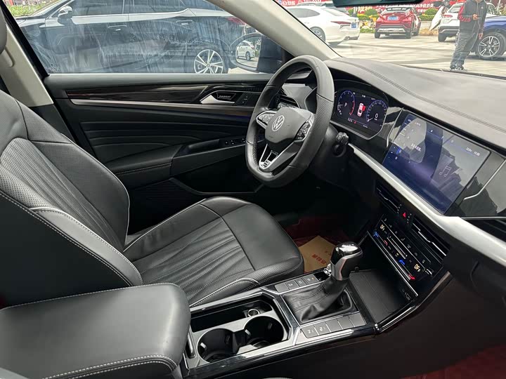 Фото 12 - Volkswagen Passat