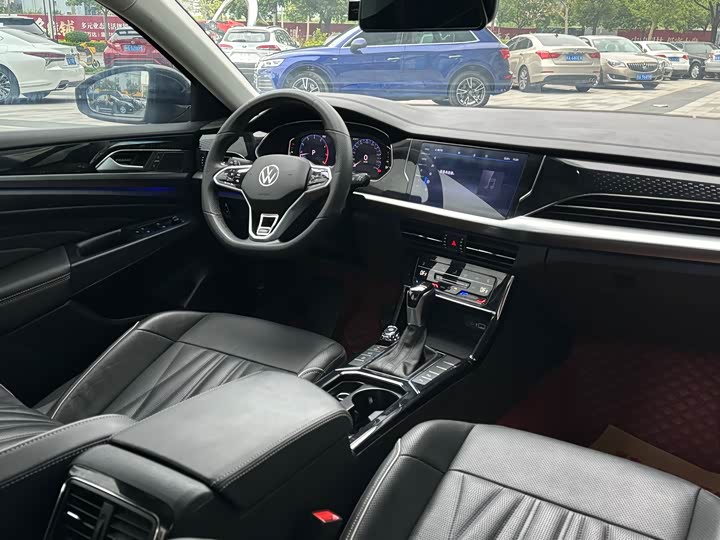 Фото 13 - Volkswagen Passat