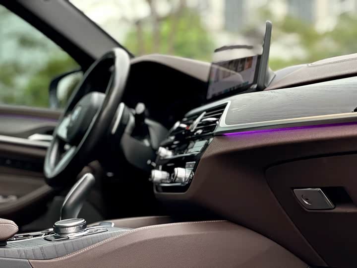 Фото 15 - BMW 5 Series