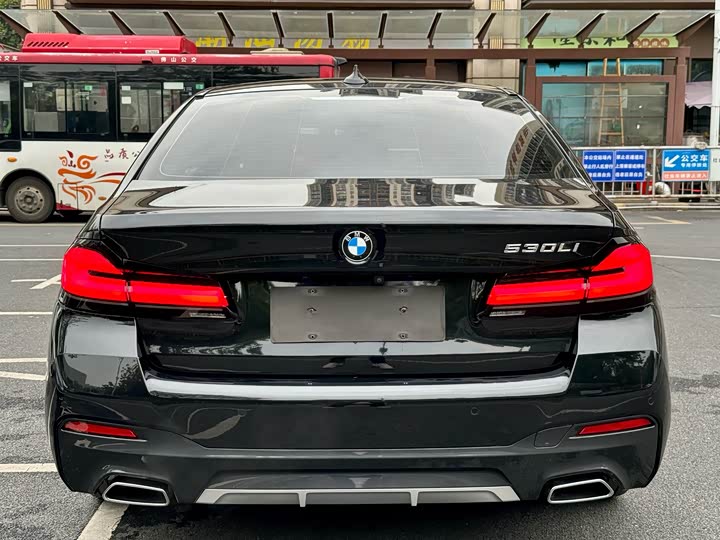 Фото 17 - BMW 5 Series