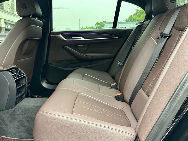 Фото 23 - BMW 5 Series