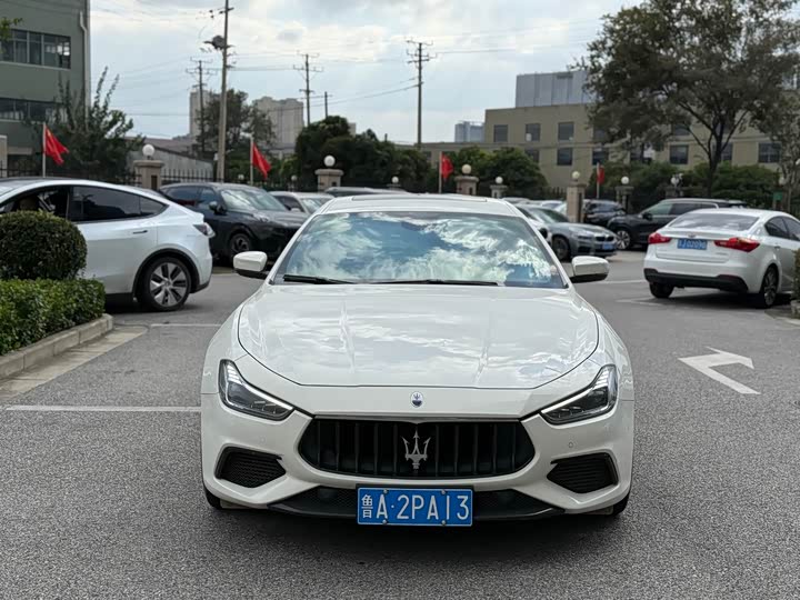 Фото 2 - Maserati Ghibli