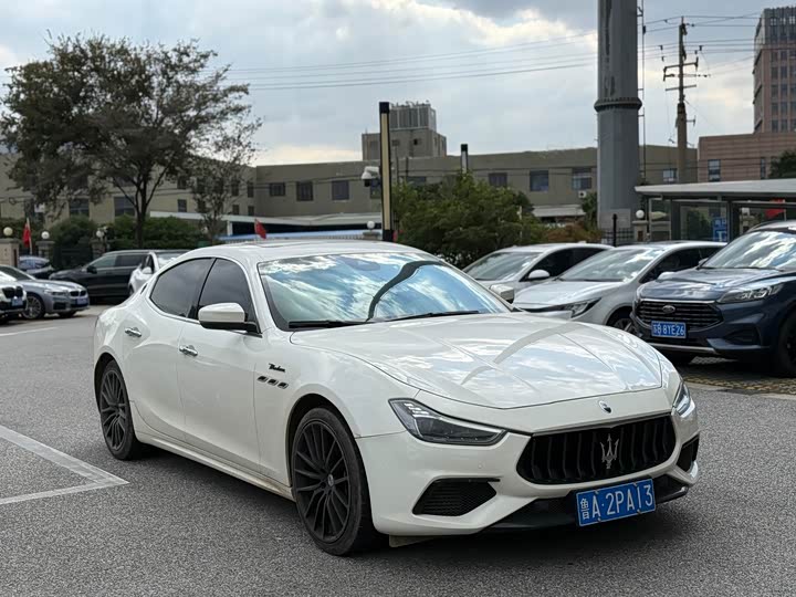 Фото 3 - Maserati Ghibli