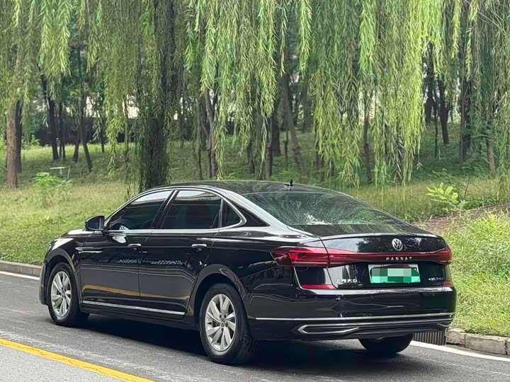 Фото 4 - Volkswagen Passat Hybrid