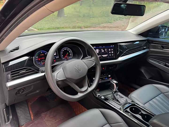 Фото 6 - Volkswagen Passat Hybrid