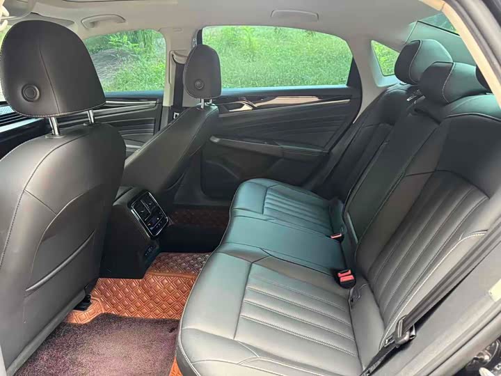 Фото 7 - Volkswagen Passat Hybrid