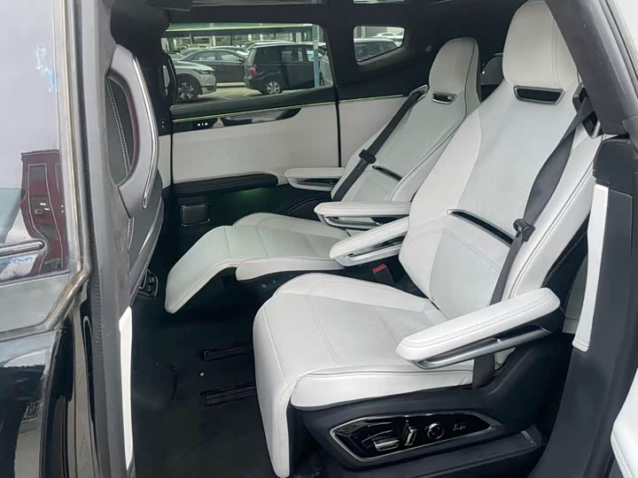 Фото 6 - HiPhi X