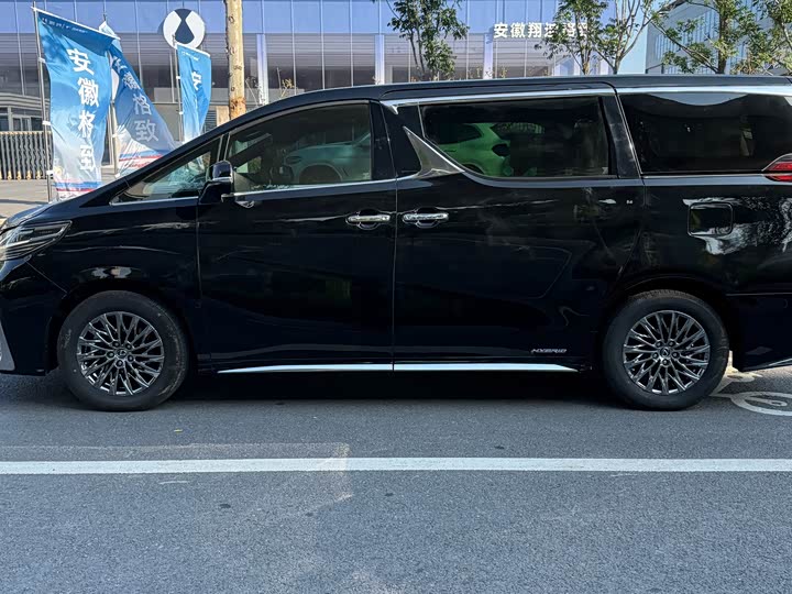 Фото 4 - Lexus LM