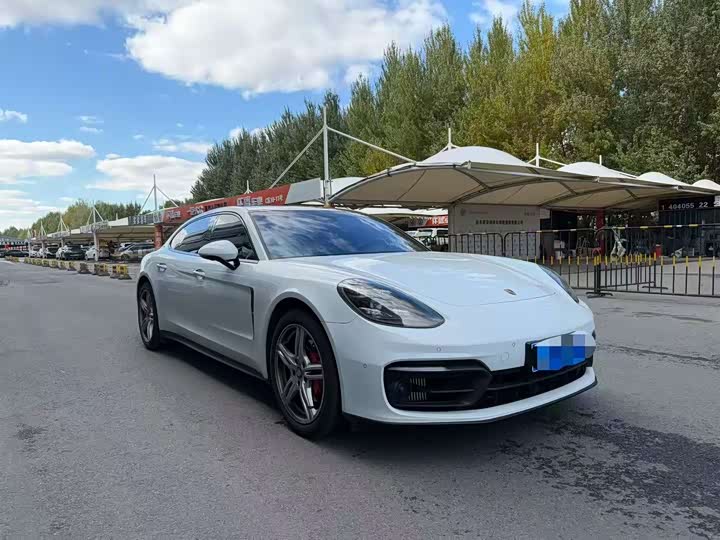 Фото 1 - Porsche Panamera