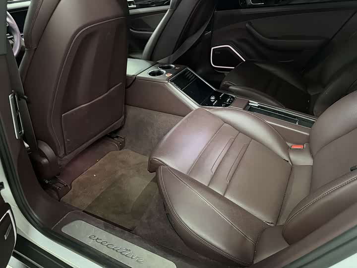 Фото 10 - Porsche Panamera