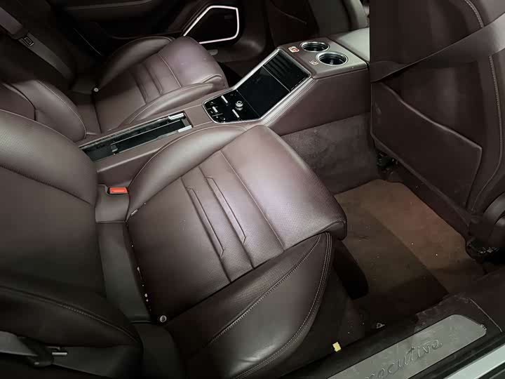 Фото 14 - Porsche Panamera