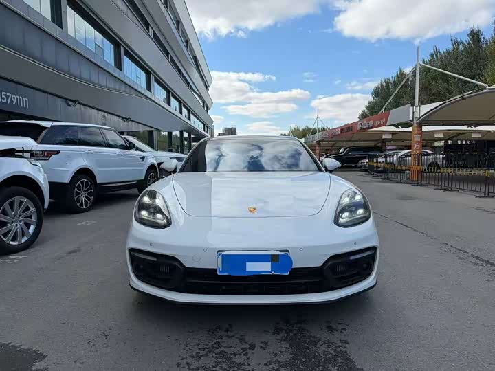 Фото 2 - Porsche Panamera