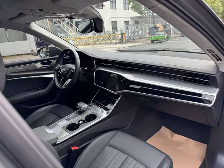 Фото 13 - Audi A6