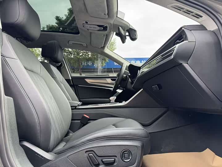 Фото 15 - Audi A6