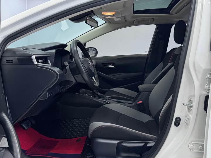 Фото 10 - Toyota Corolla