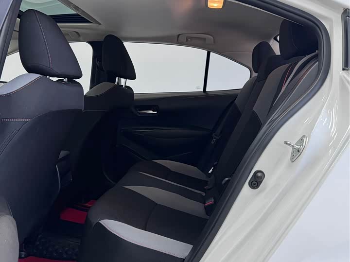 Фото 11 - Toyota Corolla