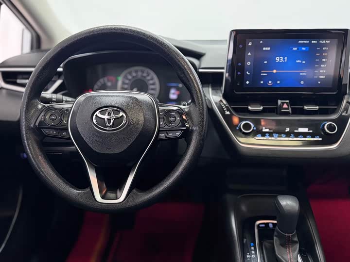 Фото 14 - Toyota Corolla