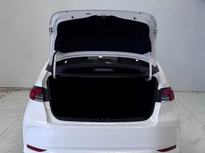 Фото 16 - Toyota Corolla