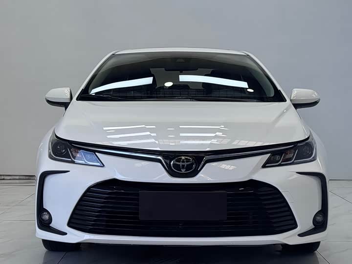 Фото 2 - Toyota Corolla