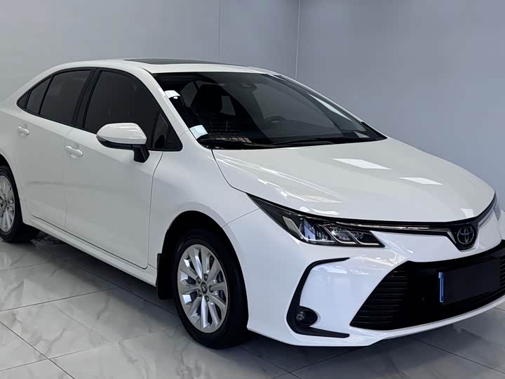 Фото 3 - Toyota Corolla