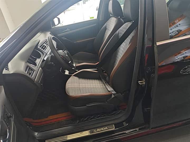 Фото 15 - Volkswagen Lavida