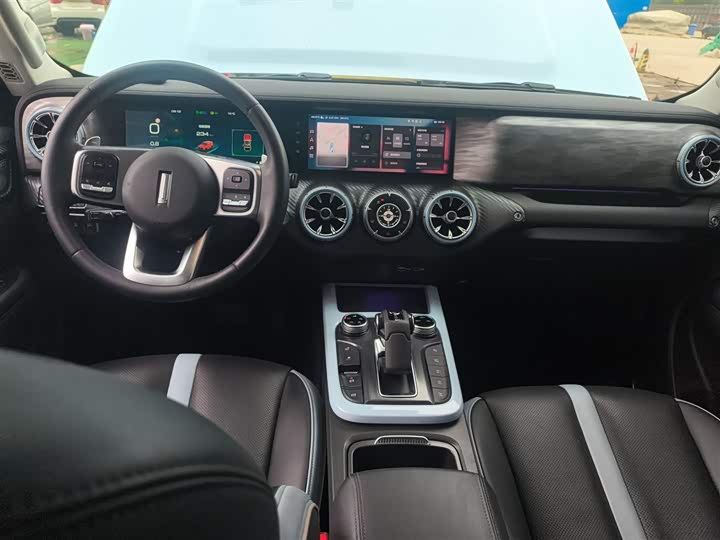 Фото 10 - Tank 300