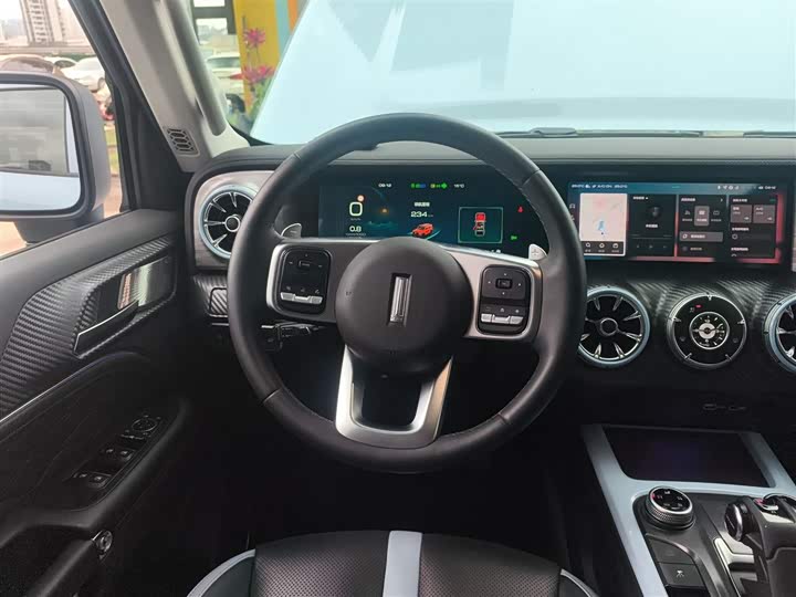 Фото 11 - Tank 300