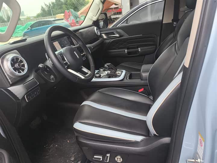 Фото 15 - Tank 300