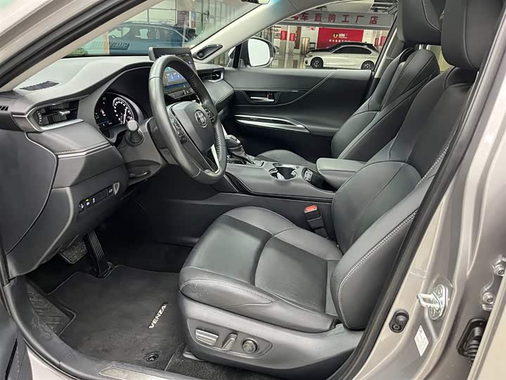 Фото 11 - Toyota Venza