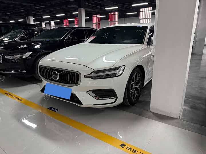 Фото 1 - Volvo S60