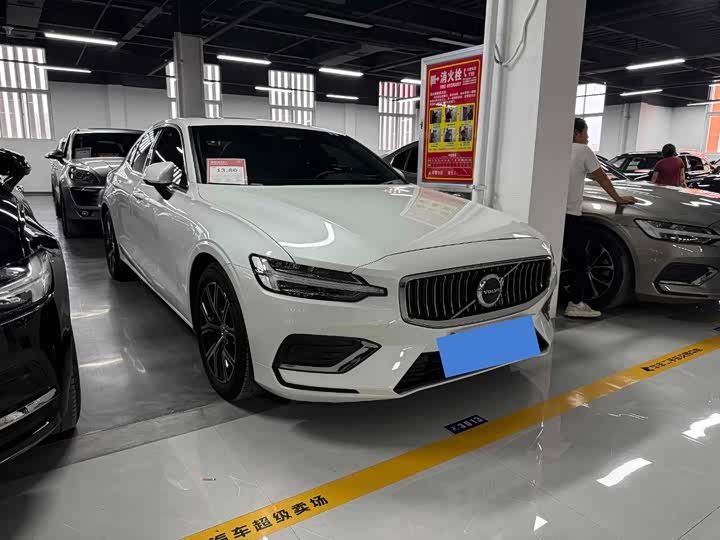 Фото 2 - Volvo S60